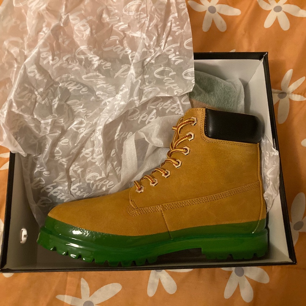 women's shoes boots Cape Robbin work size 9 green bottoms